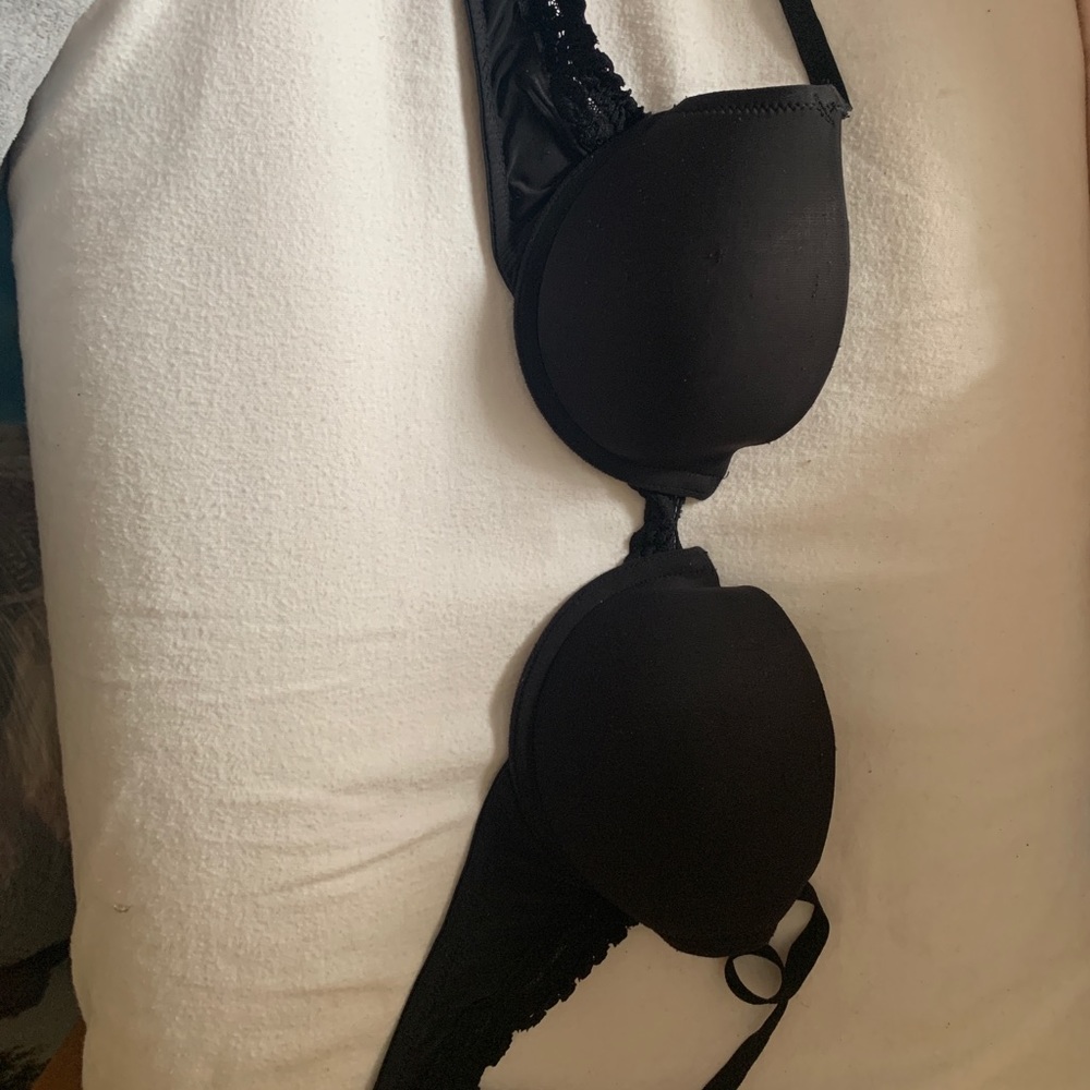 Black push-up bra